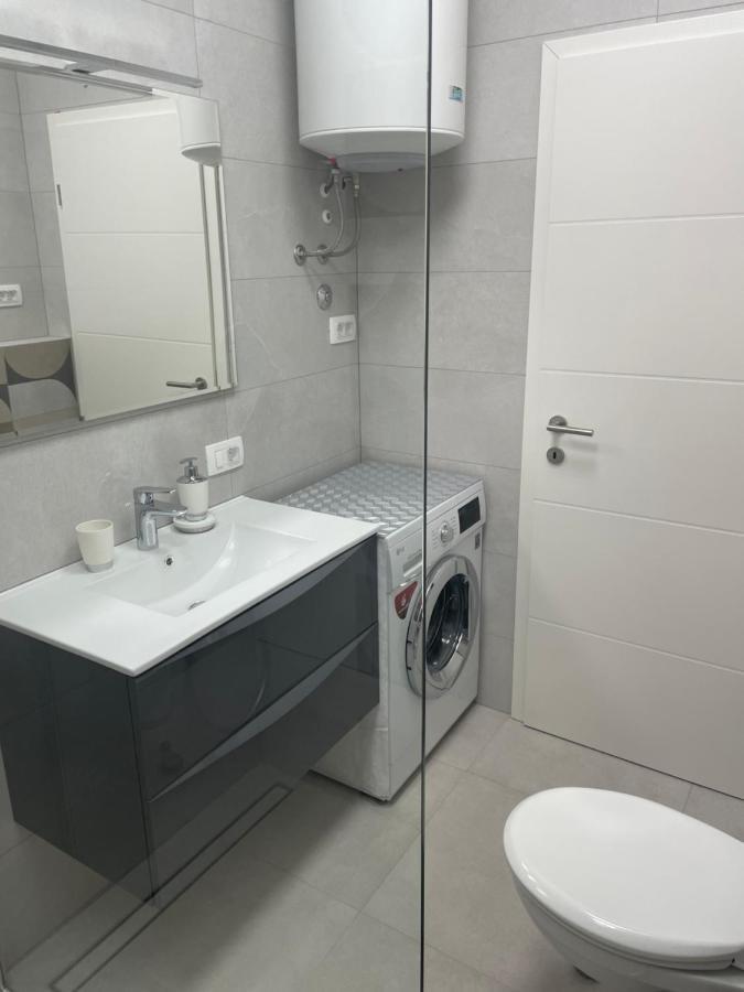 Spacious New App For 5 Persons, Close Beach&City Porec Bagian luar foto