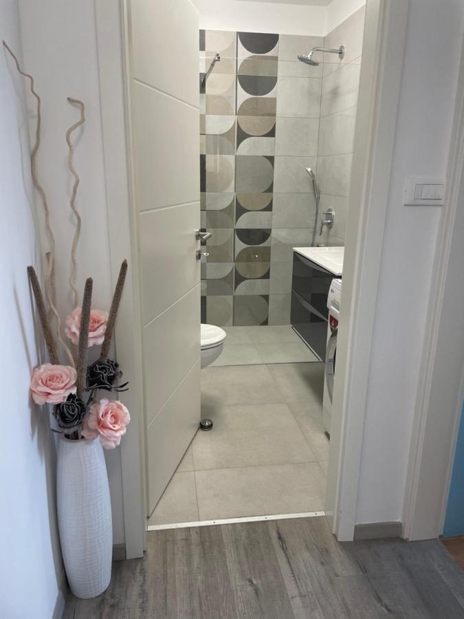 Spacious New App For 5 Persons, Close Beach&City Porec Bagian luar foto