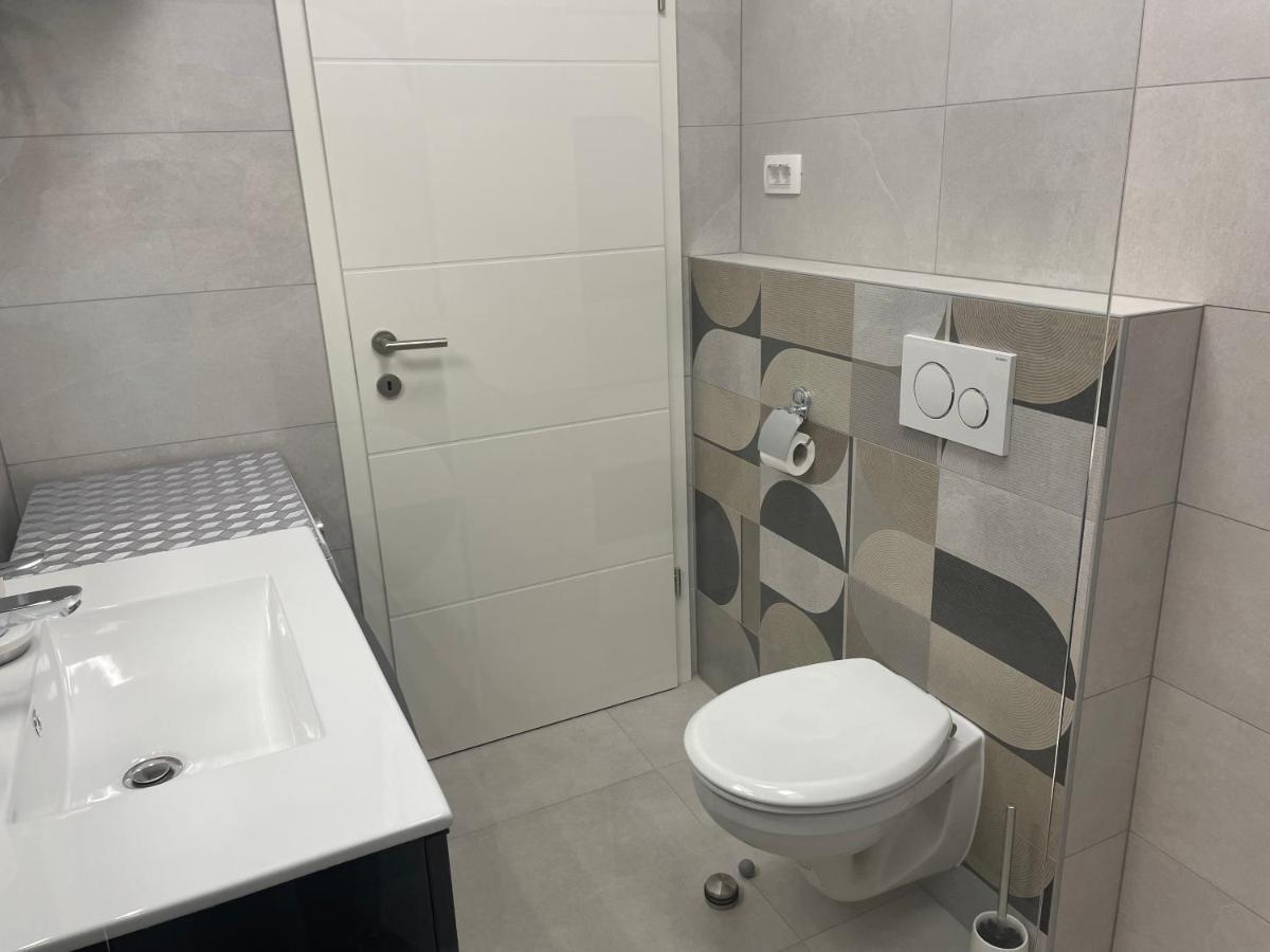 Spacious New App For 5 Persons, Close Beach&City Porec Bagian luar foto