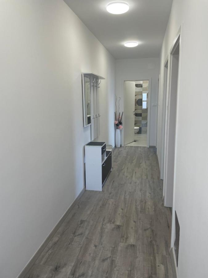 Spacious New App For 5 Persons, Close Beach&City Porec Bagian luar foto