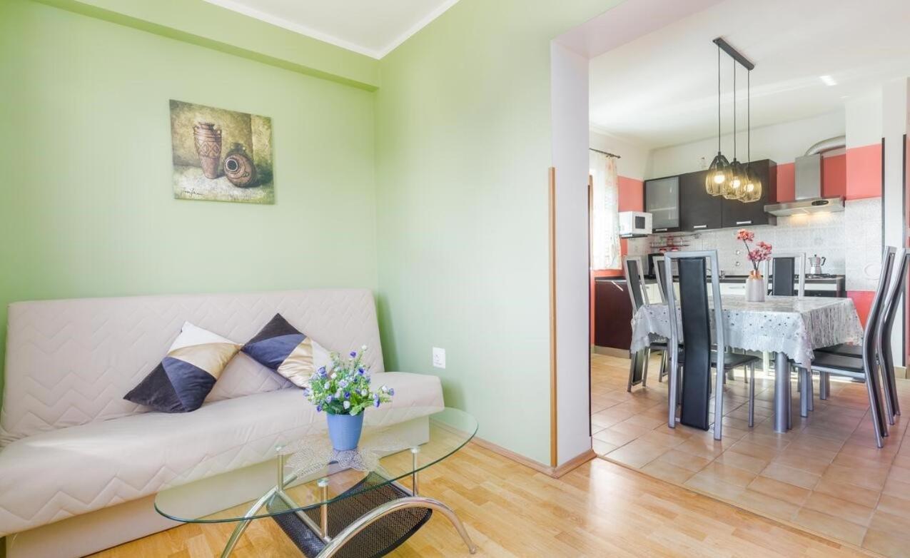Spacious New App For 5 Persons, Close Beach&City Porec Bagian luar foto
