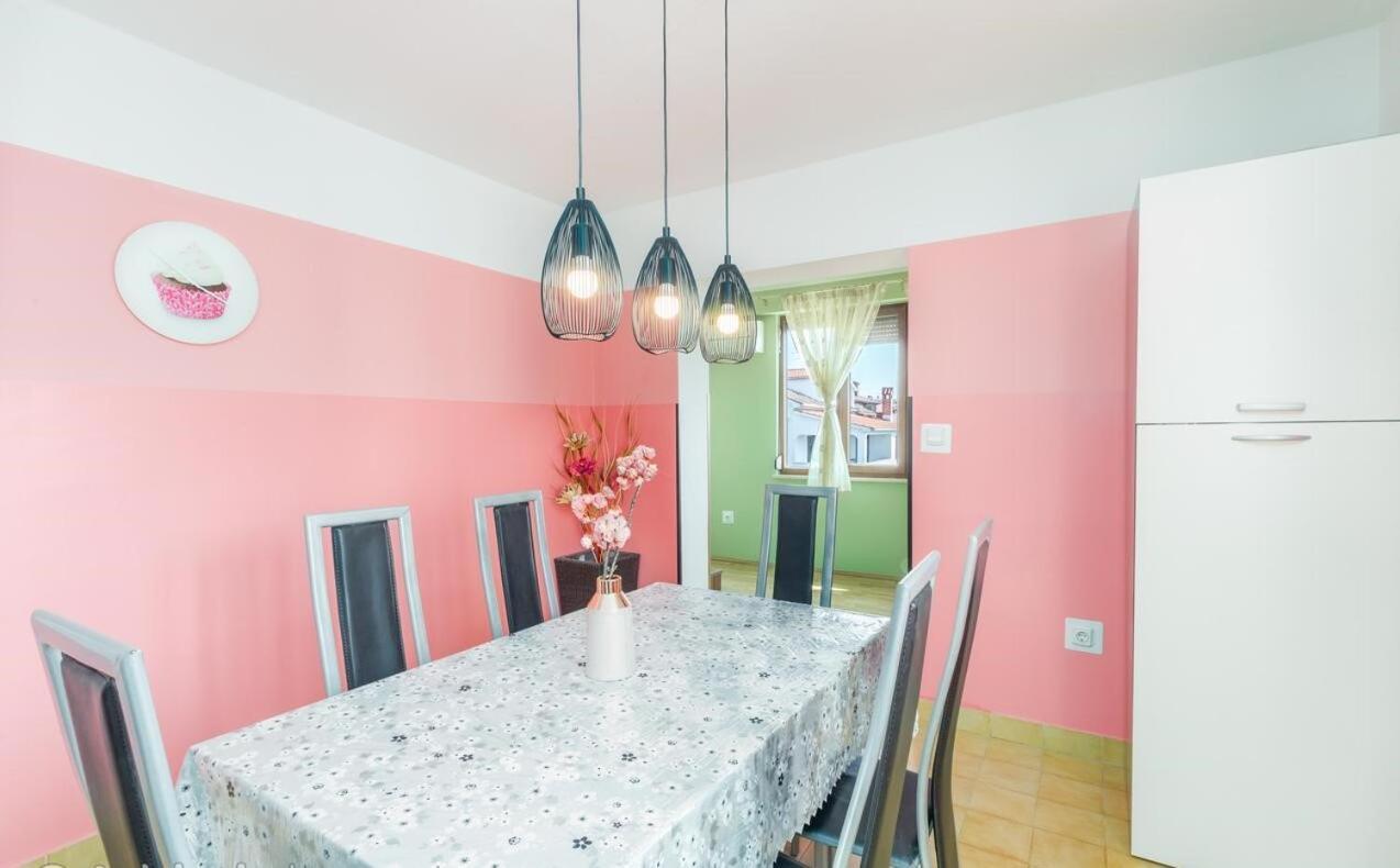 Spacious New App For 5 Persons, Close Beach&City Porec Bagian luar foto
