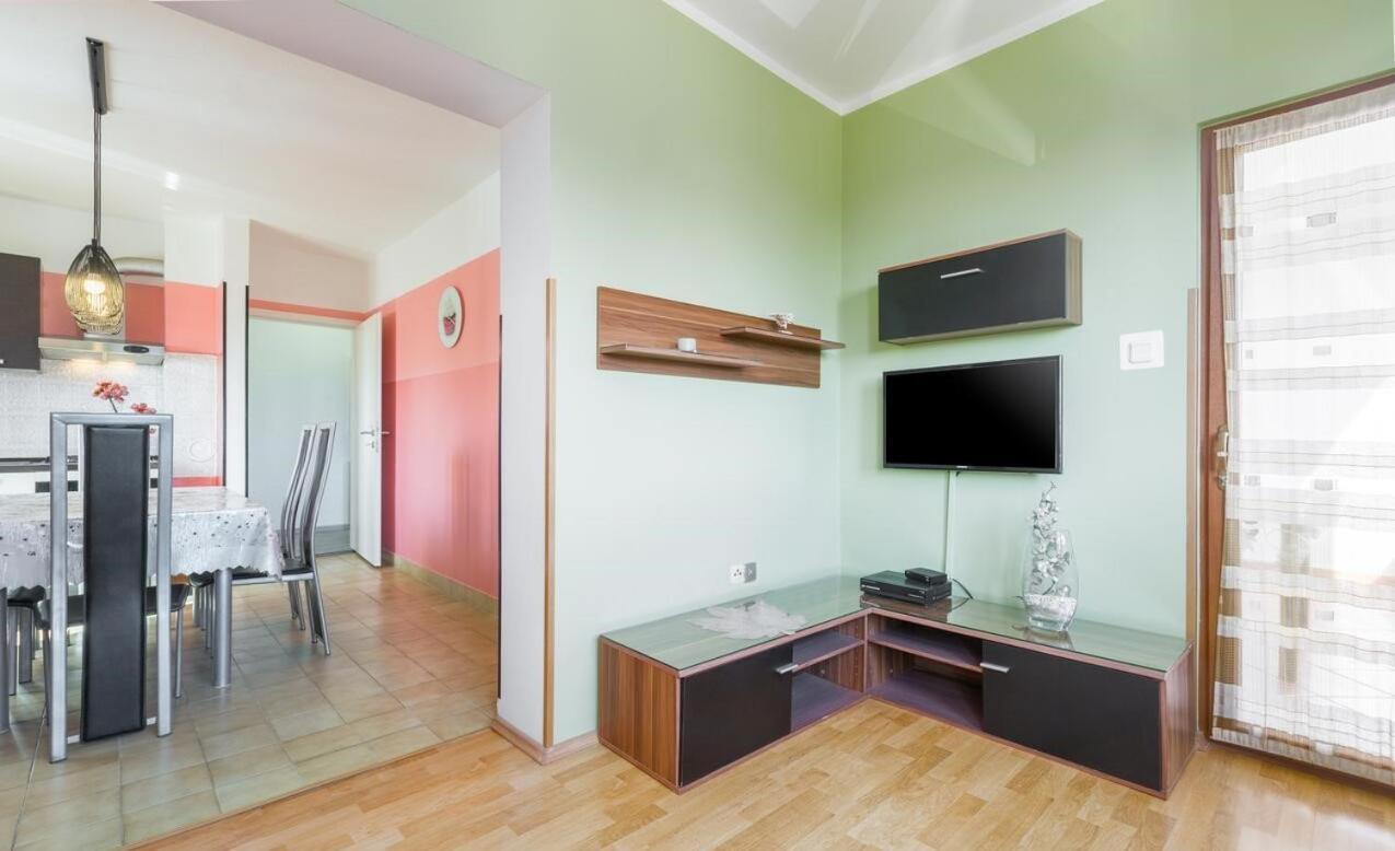 Spacious New App For 5 Persons, Close Beach&City Porec Bagian luar foto