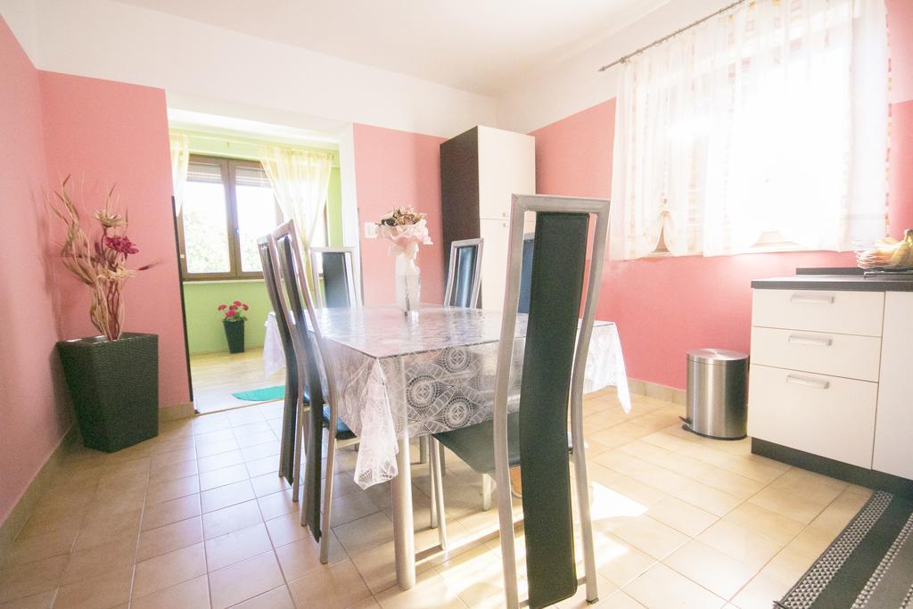 Spacious New App For 5 Persons, Close Beach&City Porec Bagian luar foto
